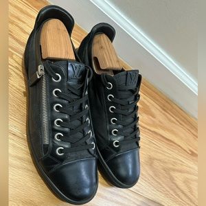 Louis Vuitton Men’s sneakers in size 8